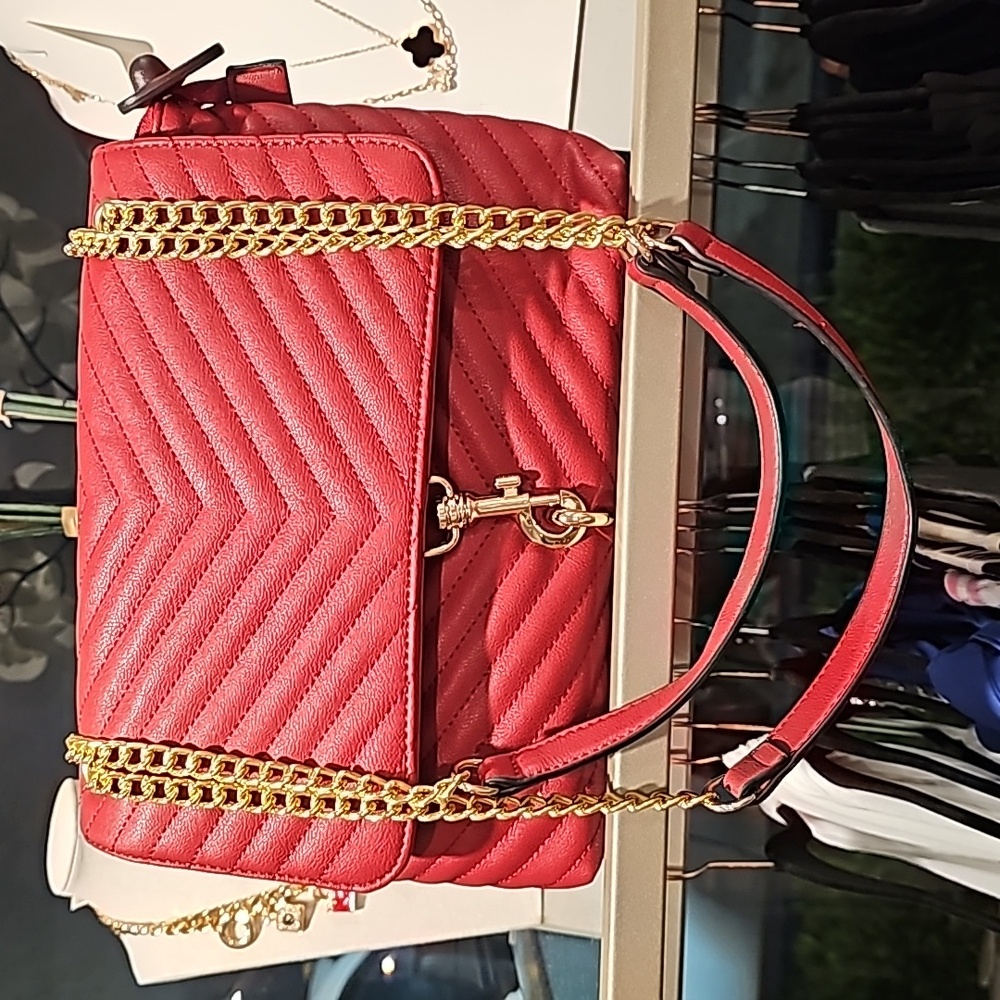 Medium red hangbag
